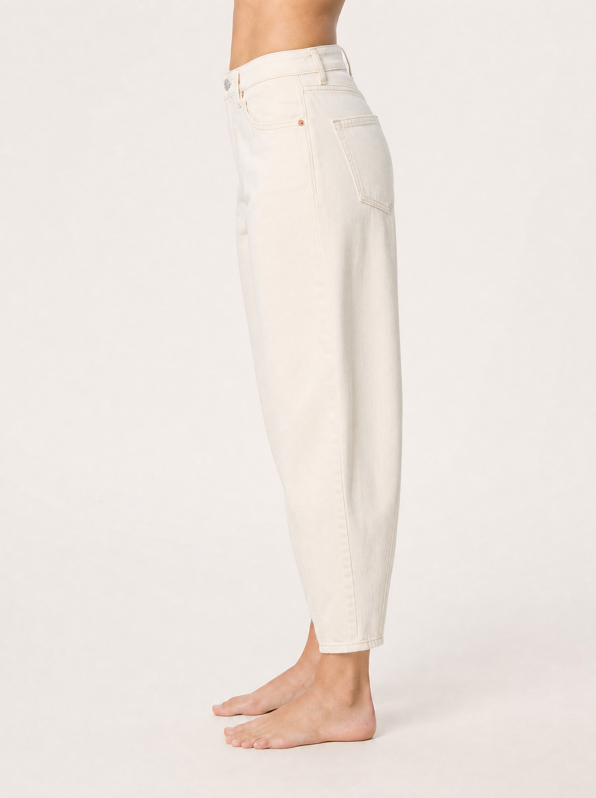 The Barrel Jean in ecru, side view