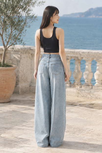 Petea | Light Wash Mom Jeans